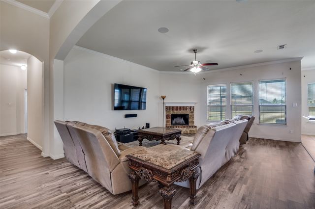 124 Windsor Circle, Waxahachie, TX 75165