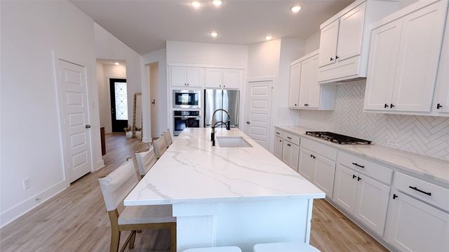 6018 Rolling Stream Court, Fulshear, TX 77441