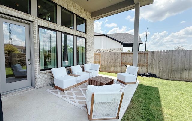 6018 Rolling Stream Court, Fulshear, TX 77441