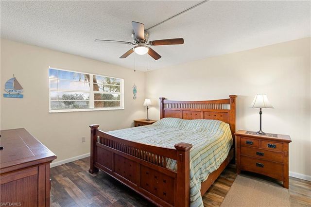 160 Turtle Lake CT # 210, Naples, FL 34105