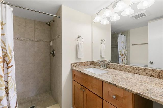 160 Turtle Lake CT # 210, Naples, FL 34105