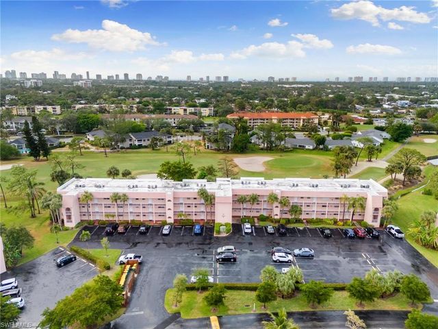 160 Turtle Lake CT # 210, Naples, FL 34105