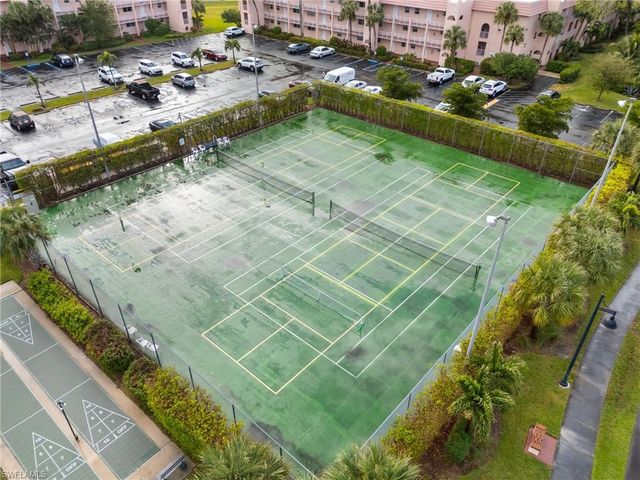 160 Turtle Lake CT # 210, Naples, FL 34105