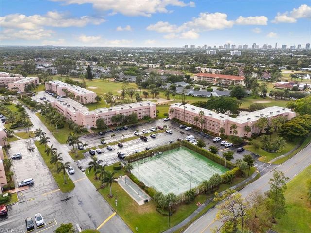 160 Turtle Lake CT # 210, Naples, FL 34105