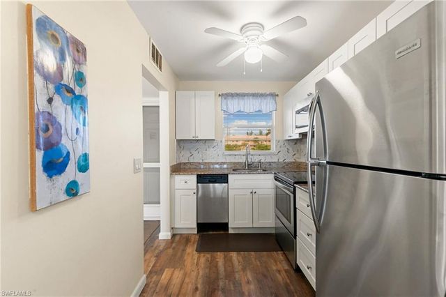 160 Turtle Lake CT # 210, Naples, FL 34105