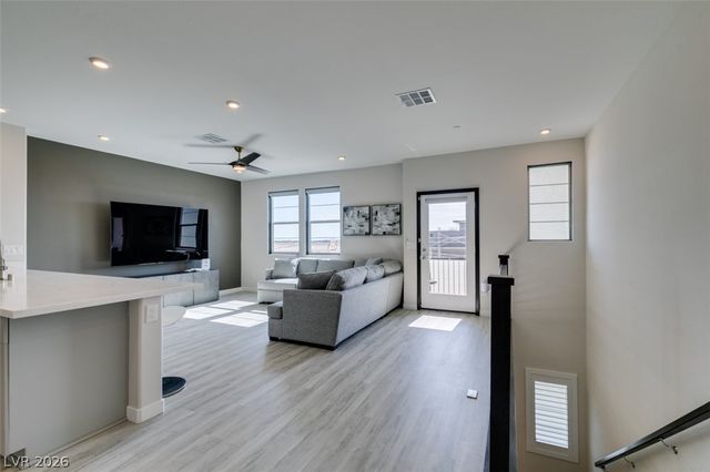 5618 Beguiling Falls Street, Las Vegas, NV 89148