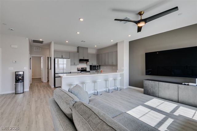 5618 Beguiling Falls Street, Las Vegas, NV 89148