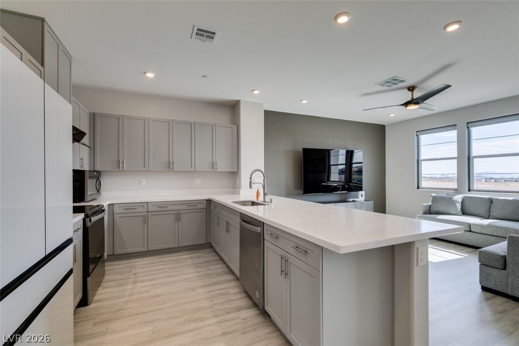 5618 Beguiling Falls Street, Las Vegas, NV 89148