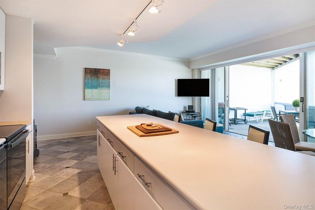 260 Dune Road 75E, Westhampton Beach, NY 11978