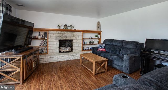 6331 OLD CARLISLE RD, Dover, PA 17315