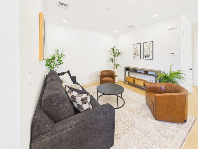 244 L Street 4, Boston, MA 02127