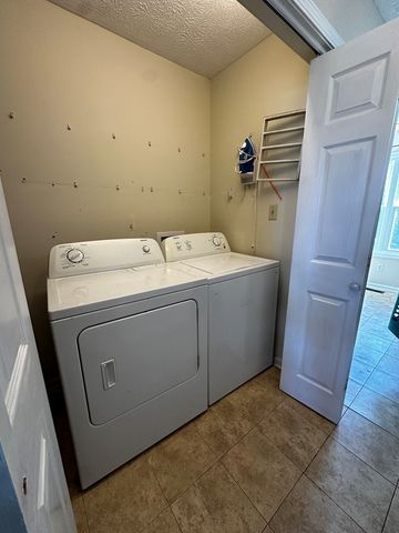 308 Man O War Dr., Oak Grove, KY 42262