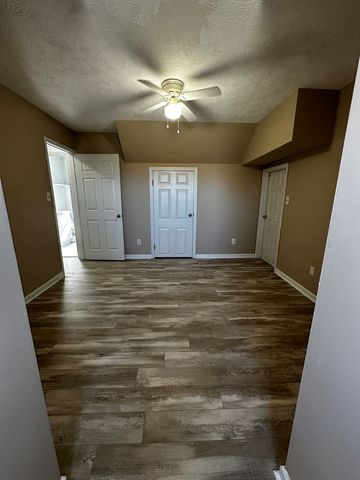 308 Man O War Dr., Oak Grove, KY 42262