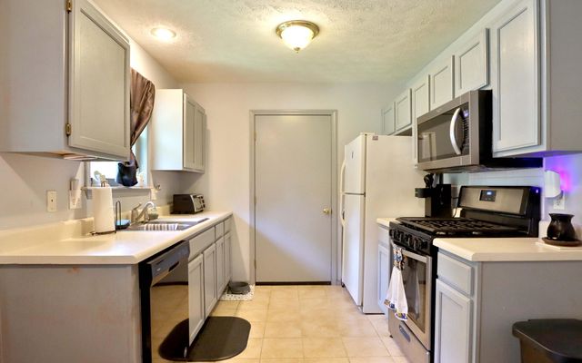 5253 S Morning Glory Lane, Battlefield, MO 65619