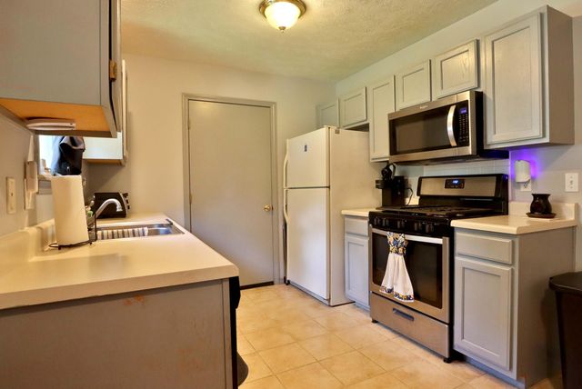 5253 S Morning Glory Lane, Battlefield, MO 65619