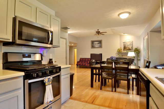 5253 S Morning Glory Lane, Battlefield, MO 65619