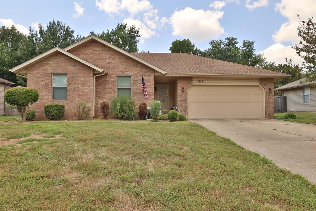 5253 S Morning Glory Lane, Battlefield, MO 65619