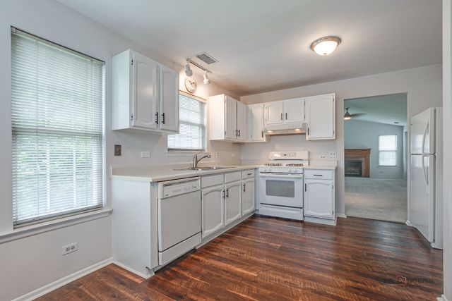 1262 N Wellington Court, Buffalo Grove, IL 60089