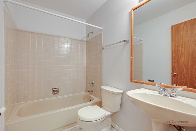 1262 N Wellington Court, Buffalo Grove, IL 60089