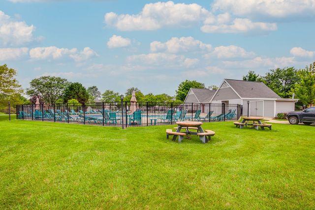 1262 N Wellington Court, Buffalo Grove, IL 60089