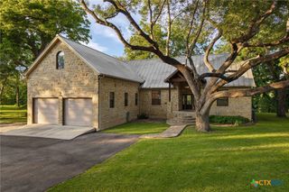 302 Guadalupe River Drive, Seguin, TX 78155