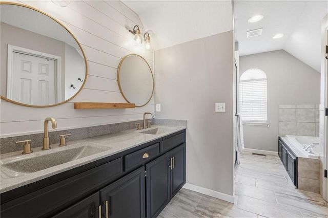 11919 N Belmont Avenue, Kansas City, MO 64156