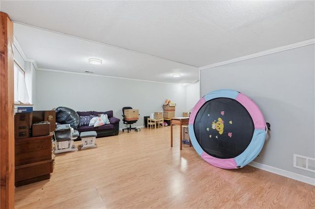 11919 N Belmont Avenue, Kansas City, MO 64156