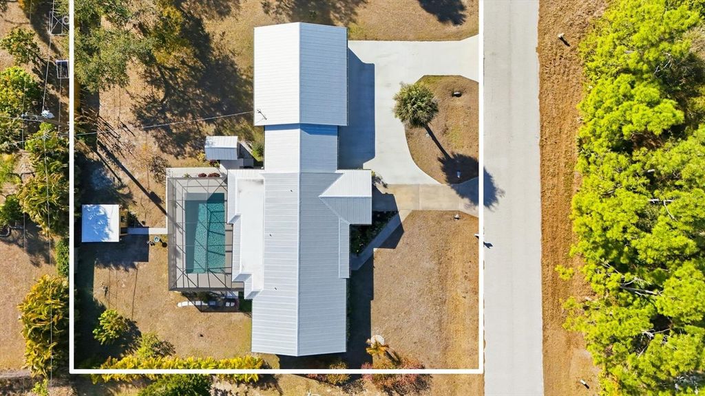 Image 37 of property listing at 22365 ALBANY AVENUE, Port Charlotte, FL 33952