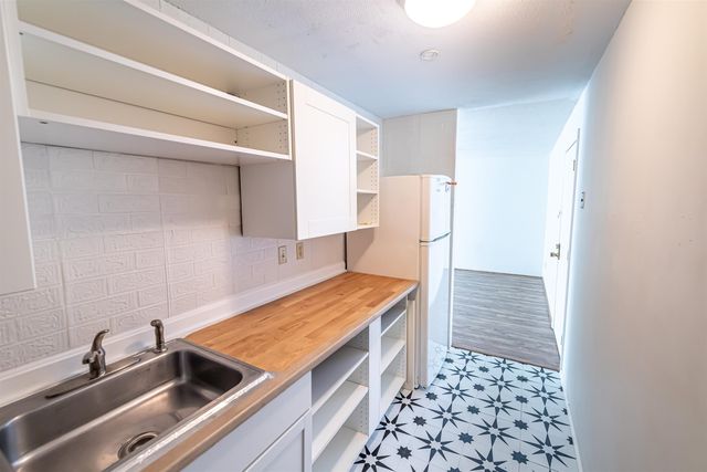 4 Pembroke Dr Unit 22, Derry, NH 03038