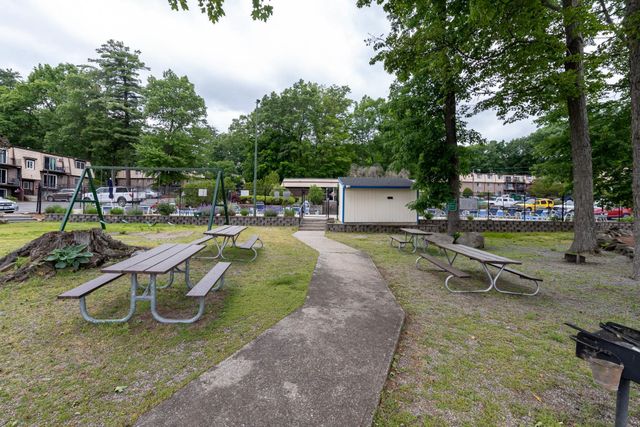 4 Pembroke Dr Unit 22, Derry, NH 03038