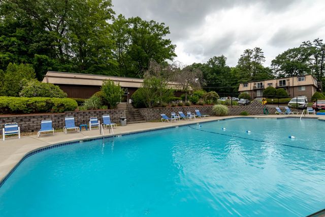 4 Pembroke Dr Unit 22, Derry, NH 03038