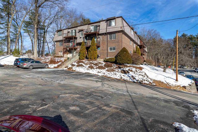 4 Pembroke Dr Unit 22, Derry, NH 03038