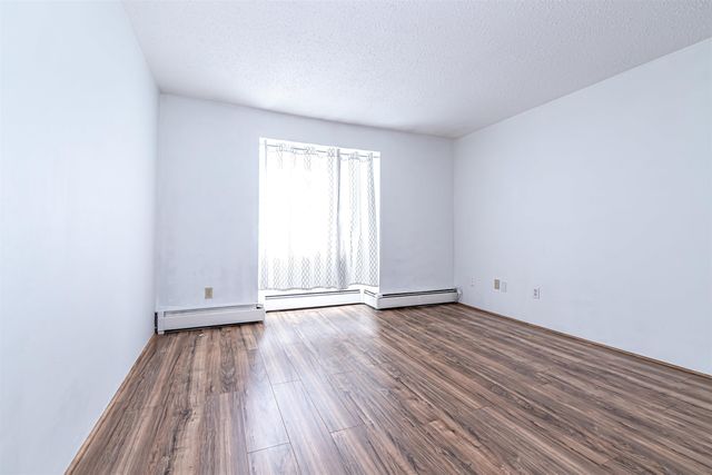 4 Pembroke Dr Unit 22, Derry, NH 03038