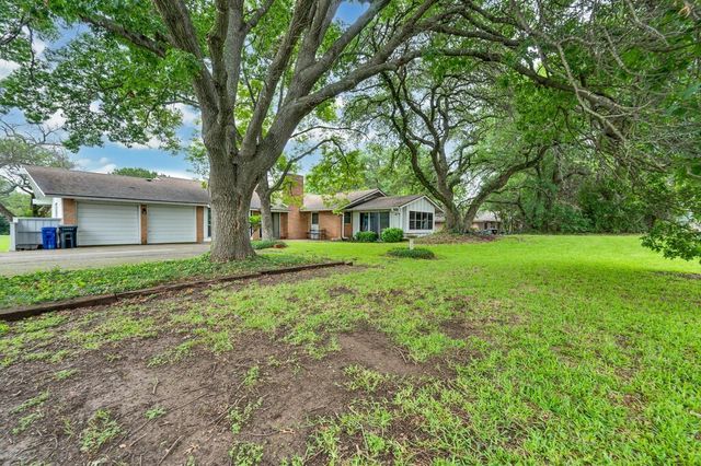 2832 Wooded Acres Drive, Waco, TX 76710