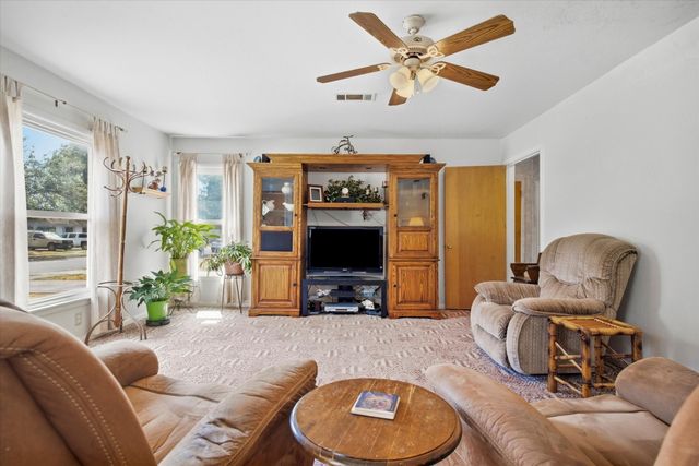 3513 Meadow Oaks Drive, Haltom City, TX 76117