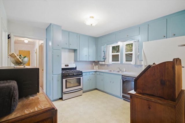 3513 Meadow Oaks Drive, Haltom City, TX 76117