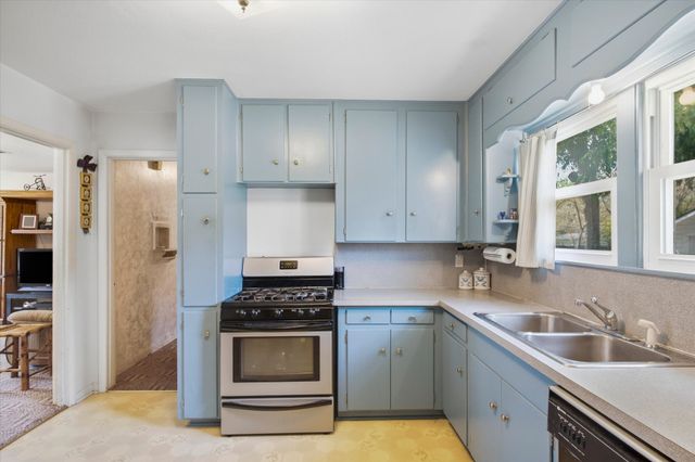 3513 Meadow Oaks Drive, Haltom City, TX 76117