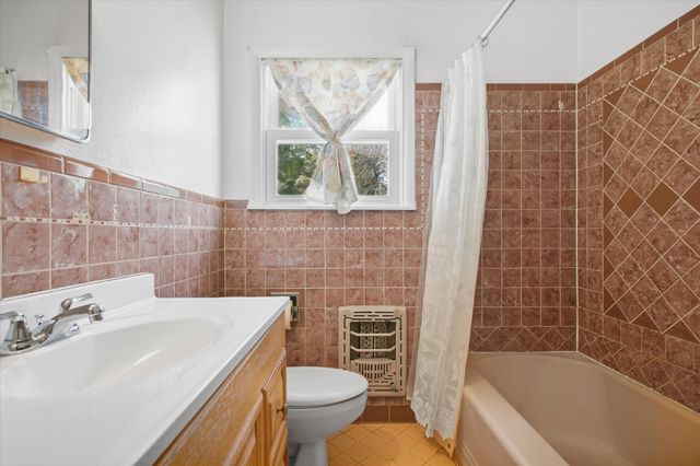3513 Meadow Oaks Drive, Haltom City, TX 76117