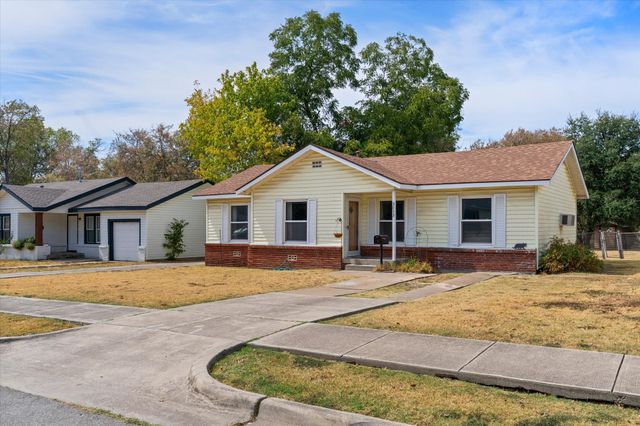 3513 Meadow Oaks Drive, Haltom City, TX 76117