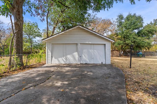 3513 Meadow Oaks Drive, Haltom City, TX 76117