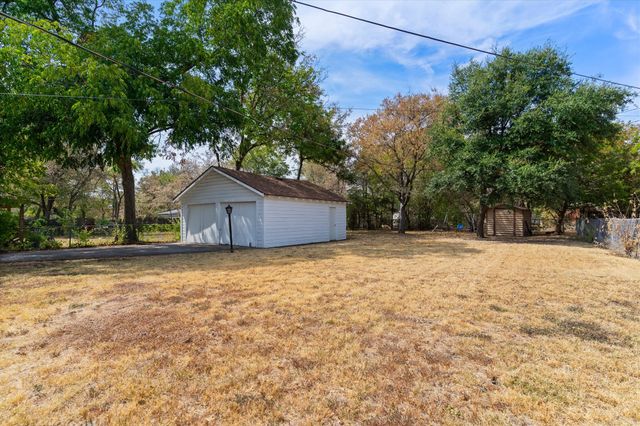 3513 Meadow Oaks Drive, Haltom City, TX 76117