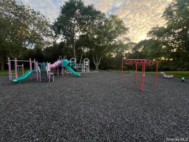 13 Hancock Court, Coram, NY 11727