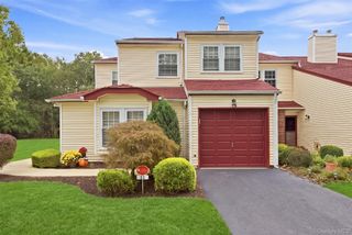 13 Hancock Court, Coram, NY 11727