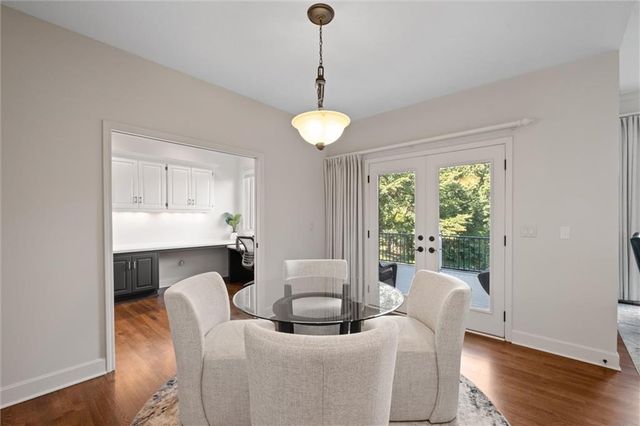 8190 Shoreline Drive, Parkville, MO 64152