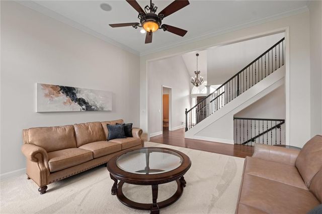 8190 Shoreline Drive, Parkville, MO 64152