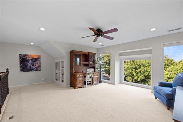 8190 Shoreline Drive, Parkville, MO 64152