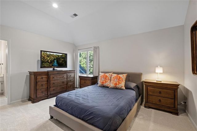 8190 Shoreline Drive, Parkville, MO 64152