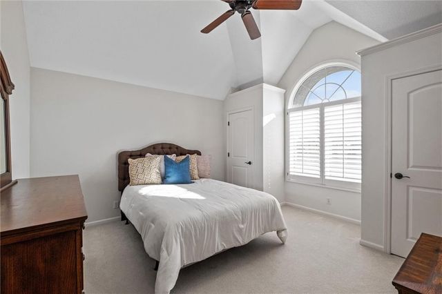 8190 Shoreline Drive, Parkville, MO 64152