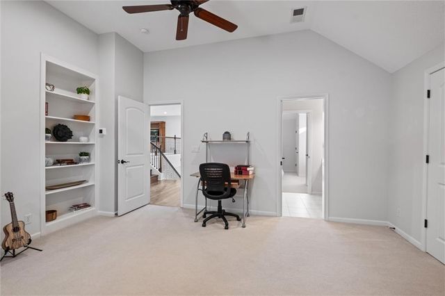 8190 Shoreline Drive, Parkville, MO 64152