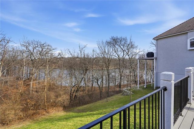 8190 Shoreline Drive, Parkville, MO 64152